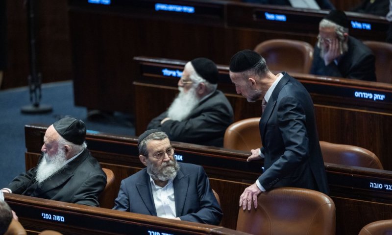 גפני ומקלב בהלם: "עד לפני שבועיים נאמר לנו שהכול ממשיך כרגיל"
