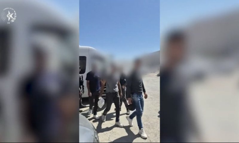 לא למדנו מהפיגוע: עשרות ערבים קפצו מעל החומה בירושלים