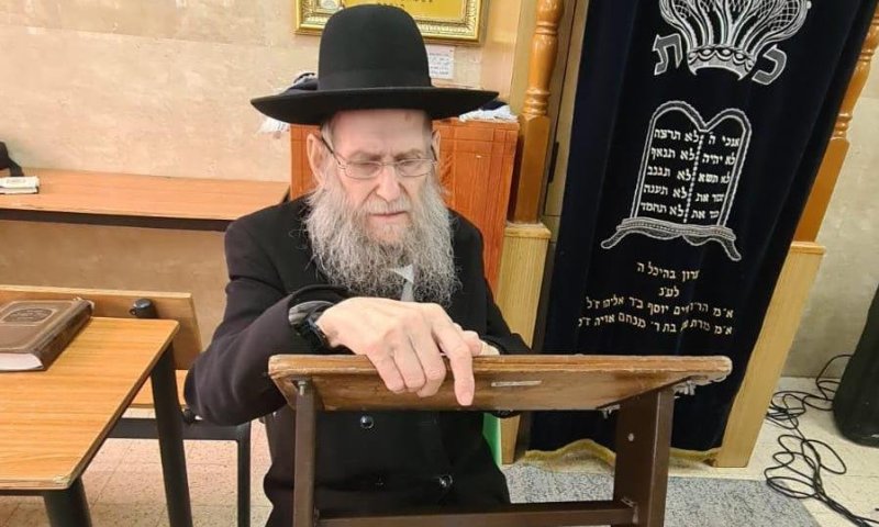 מחבר ספרי 'איל המשולש': הגאון רבי מנחם אריה שלזינגר זצ"ל