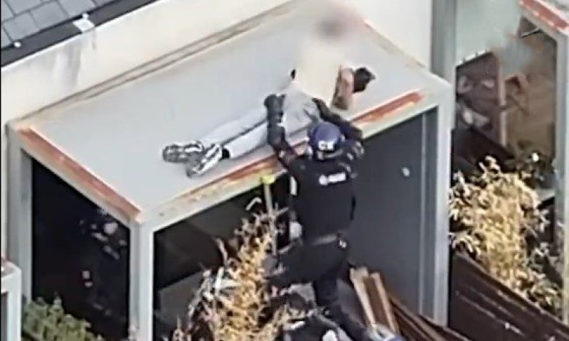 בריטניה: העייפות הכניעה את החשוד, נרדם על הגג באמצע מצוד דרמטי