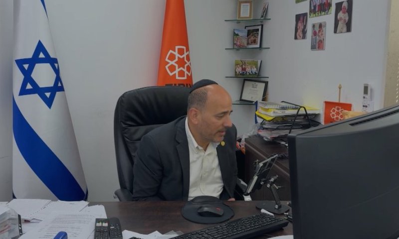 הרגע המרגש: שמעון יצחק מרגלית מקבל את בשורת הזכייה מאיחוד הצלה
