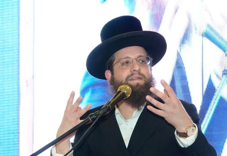 באדיבות המצלם