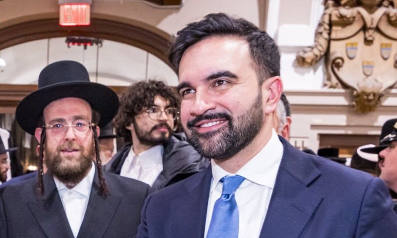 ניו יורק הופכת למוסלמית: בניין העירייה הואר בירוק