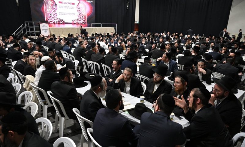 "וכל העם רואים את הקולות":  מאות לומדי 'כולל אור עולם' חגגו סיום חצי מסכת סוכה