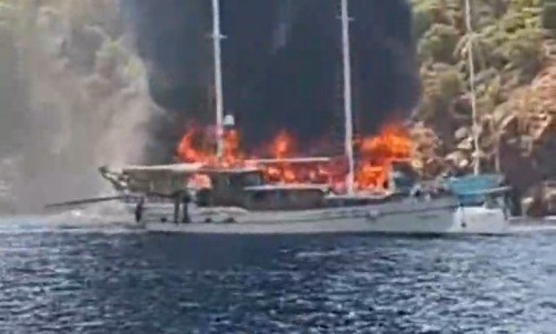 טורקיה: סירת תיירים עלתה באש, הנוסעים ואנשי צוות קפצו למים