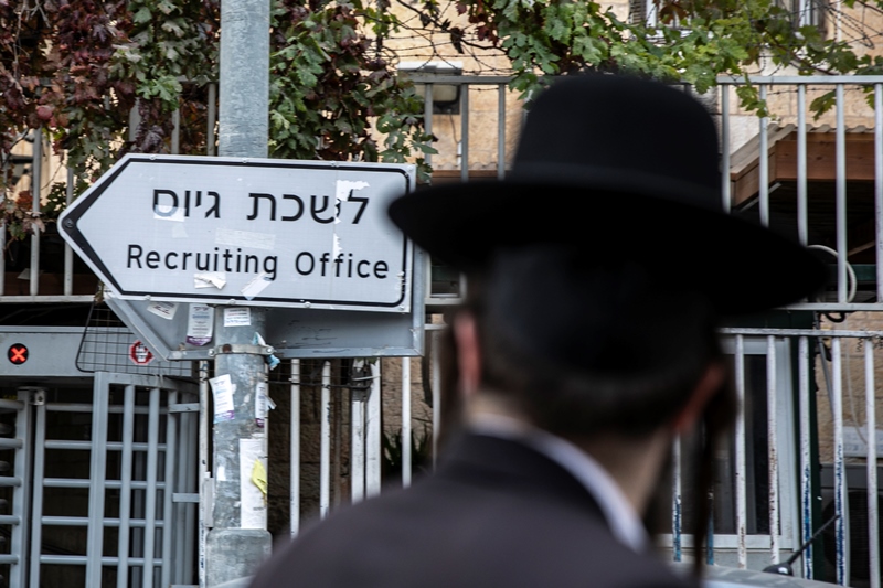 אוליבר פיטוסי, פלאש 90