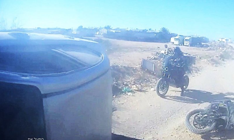 מרדף דרמטי: קטין ניסה להימלט מהשוטרים והתהפך עם רכבו