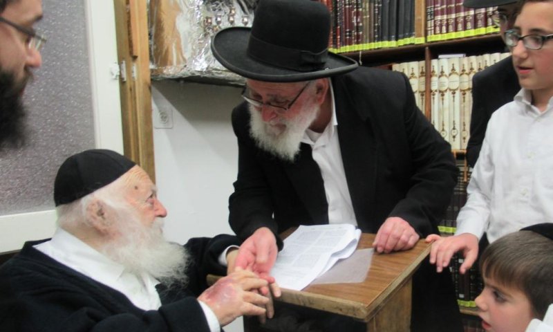 הרב וסרמן זצ"ל עם הגר"ח קנייבסקי. צילום: ארכיון אי"ש