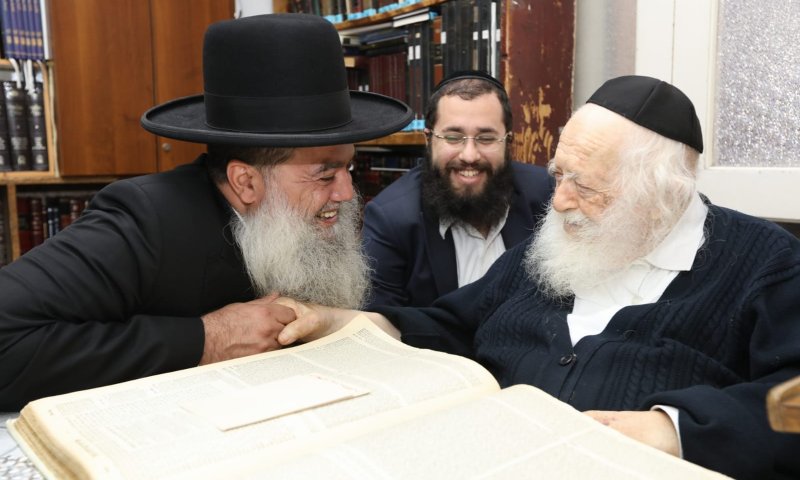 הרב יגאל כהן בביקור. צילום: יעקב נחומי