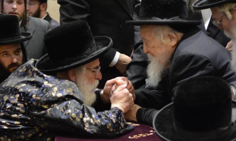 הרבי מויז'ניץ עם רבי שלמה שטיינמץ ז"ל. צילום: אברומי ברגר