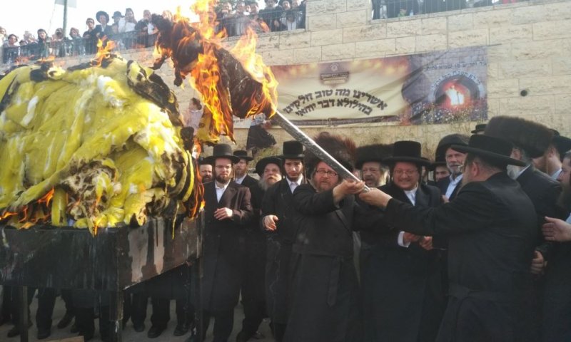 הנגיד מלונדון ר' חיים פסח ריינר בהדלקה. צילום: יוחנן לוסטיג