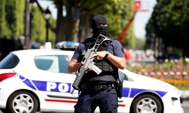 שוטרים בצרפת. צילום: רויטרס