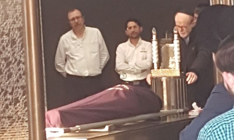 חמיה עורך הדין יעקב וינרוט בהספדו במסע הלוויה (צילום: בחדרי חרדים)