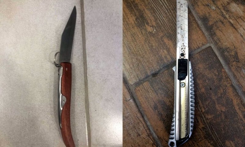 הסכינים שנתפסו אצל החשודים היום. צילום: משטרת ישראל