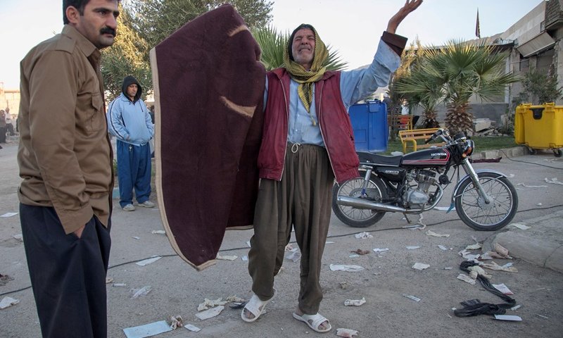 אזרחים אירניים ממורמרים, צילום: רויטרס