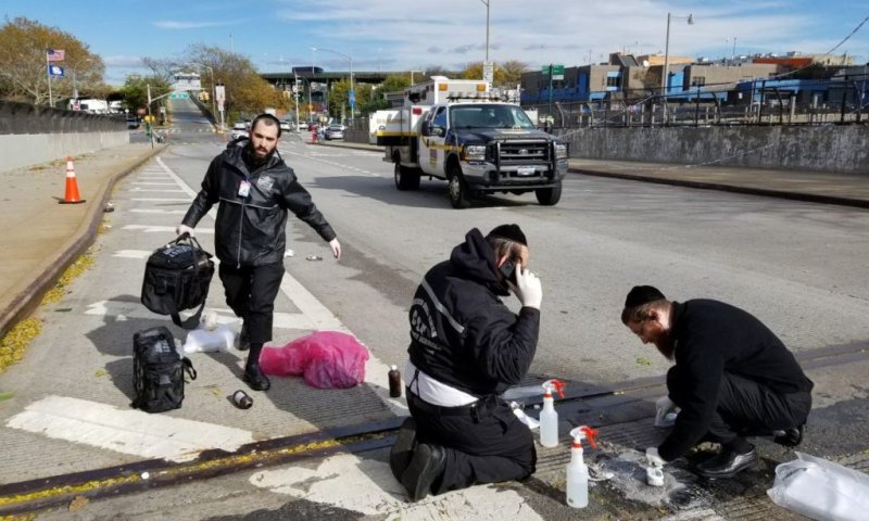 אנשי 'חסד של אמת' בזירה