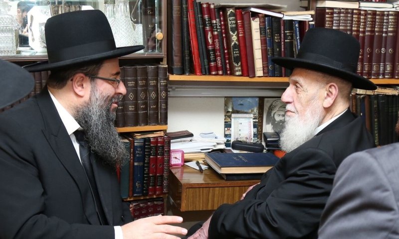 הרב בוחבוט עם נשיא המועצת הגר"ש כהן צילום: יעקב כהן