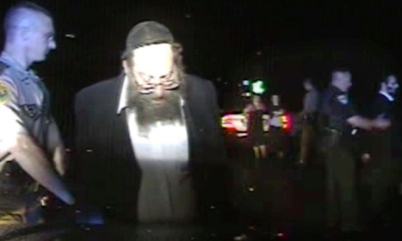 הרב פינק בעת מעצרו