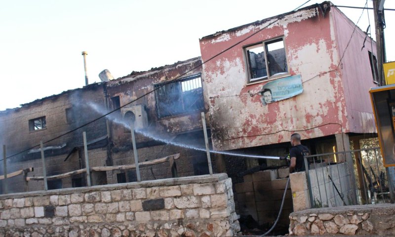 בית אמו של בעל הבריכה שנשרף כליל. צילום: אלימלך גרסטל