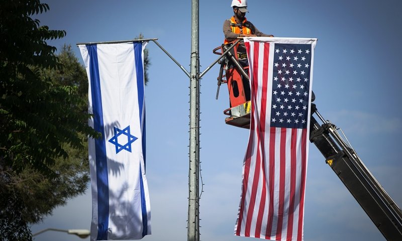 דגלי ישראל וארה"ב לקראת ביקור הנשיא טראמפ (יונתן זינדל, פלאש 90)