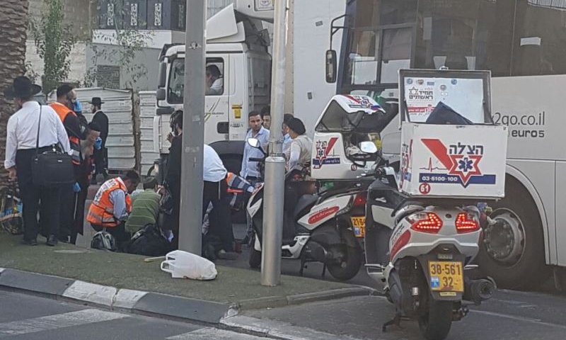 זירת התאונה בבני ברק הבוקר (דוברות הצלה)