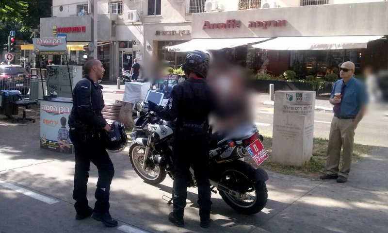 המשטרה הוזעקה לשווא. שוטרי משטרת תל אביב מוזעקים למקום על ידי המיסיונרים