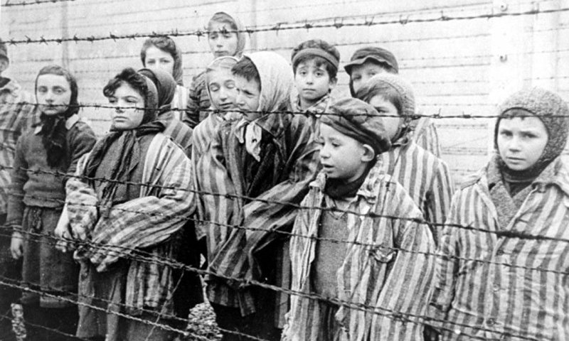 ילדים ניצולי מנגלה ממחנה ההשמדה אושוויץ