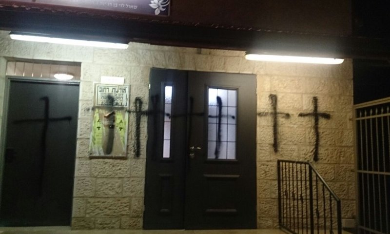 בית הכנסת שהושחת, צילום: דוברות המשטרה
