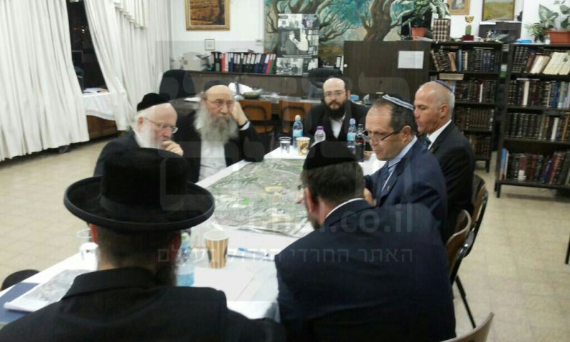ראש העיר ברקת בפגישה יחד עם הרב אפרתי והרב ברוך סולובייצ'יק. באדיבות המצלם