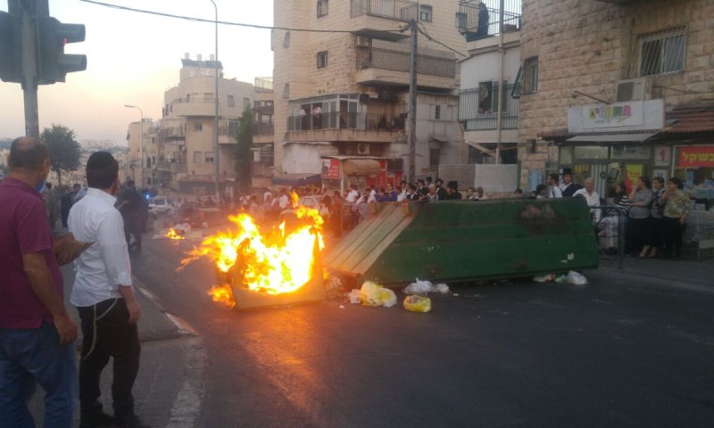 ההפגנה בצומת אפיריון, הערב בירושלים (צילומים: קבוצת מדברים תקשורת)