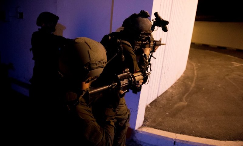 חיילי צהל בפשיטה לילית, צילום: דובר צהל