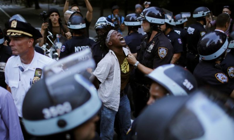 אלימות משטרתית בהפגנות. צילום: רויטרס