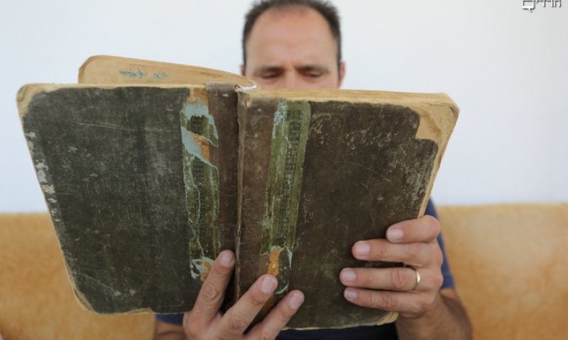 שאדי חלול, הוגה בתוף ספר עתיק בארמית