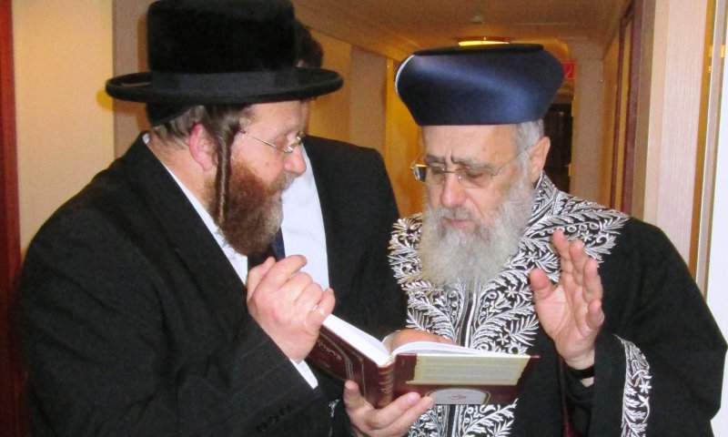 הרב אהרן אברמן עם הגר"י יוסף 