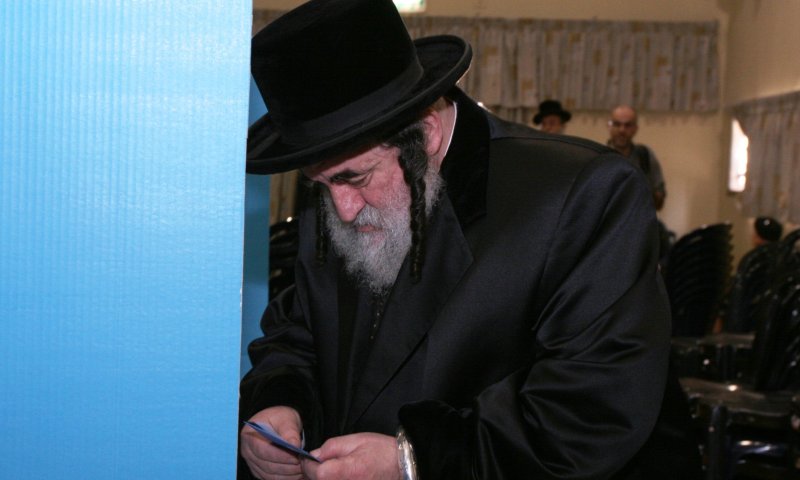 The Vizhnitzer Rebbe voting in the last elections.