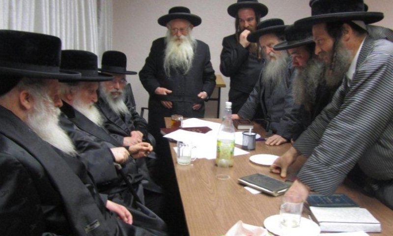 The Ra'avad at the meeting. Photograph: Behadrey Haredim