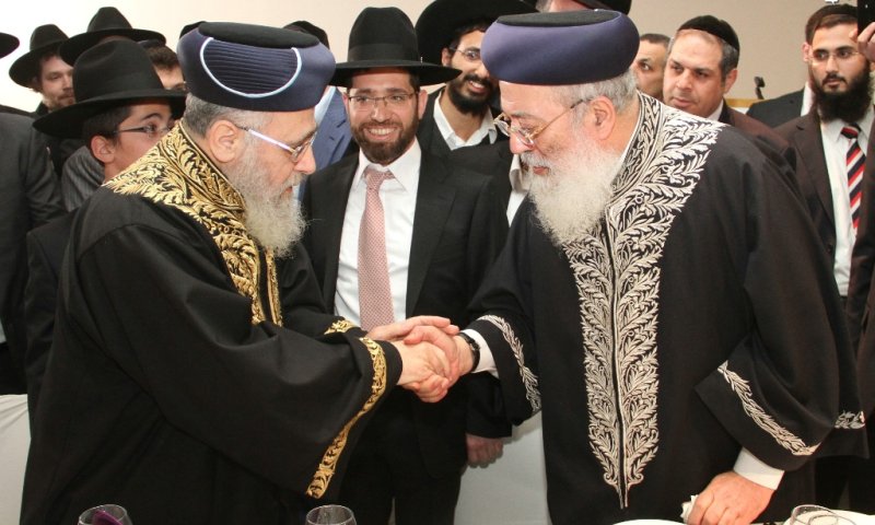 The handshake tonight. Photographer: Yaakov Cohen