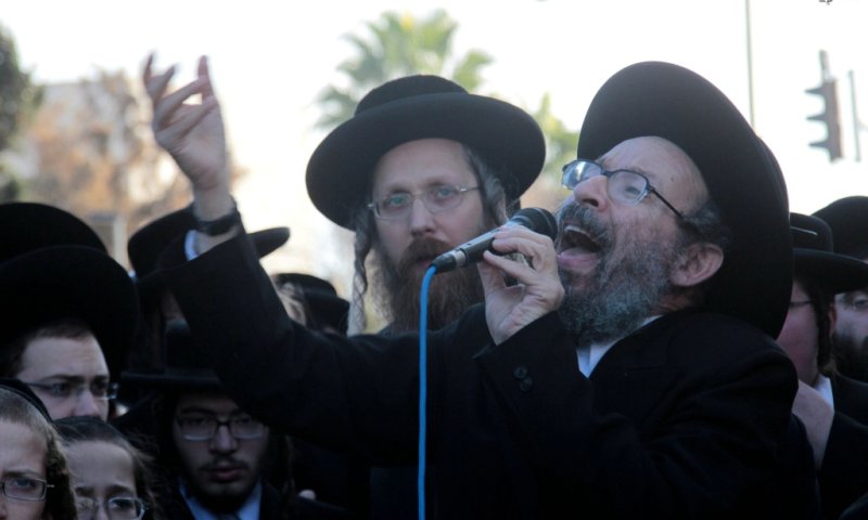 Hagr"y Koldetzky speaking at the demonstration. Photographer: Shlomi Cohen 