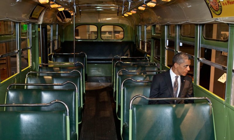 אובמה באוטובוס. צילום: הבית הלבן