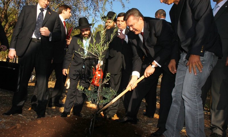 President Aokrana planting a tree. Photo: Archive