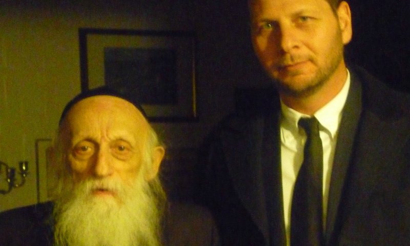 יחזקאל שטלצר (מימין) עם ד"ר אברהם טוורסקי