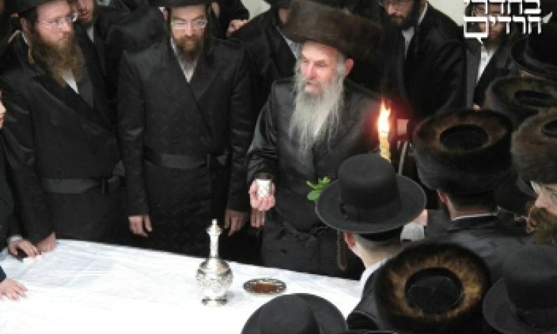 The Slonimer Rebbe during Havdolah. Photograph: archive