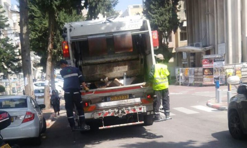 משאית האשפה הבוקר ברחוב יהושע