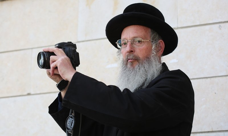 הצלם ר' ברוך אוביץ (צילום: יעקב לדרמן, בקהילה)