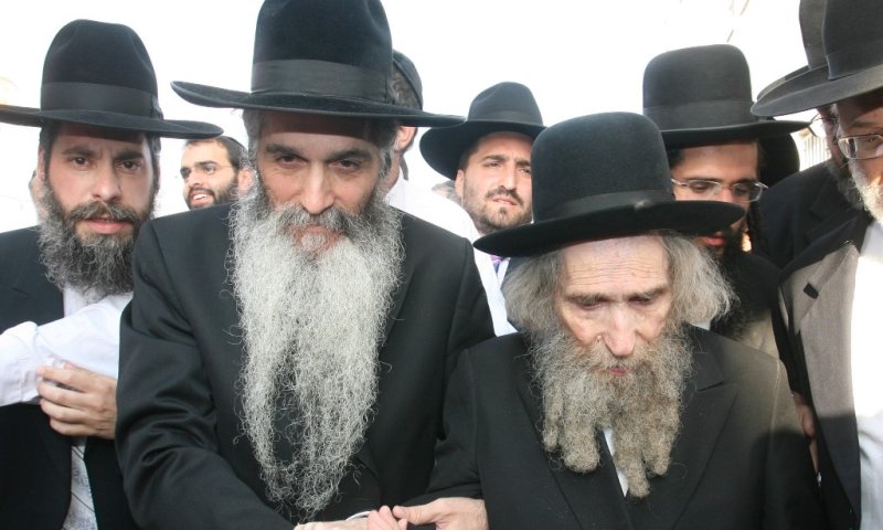 הגראי"ל שטיינמן עם רבי דוד אבוחצירא. צילום ארכיון: שוקי לרר