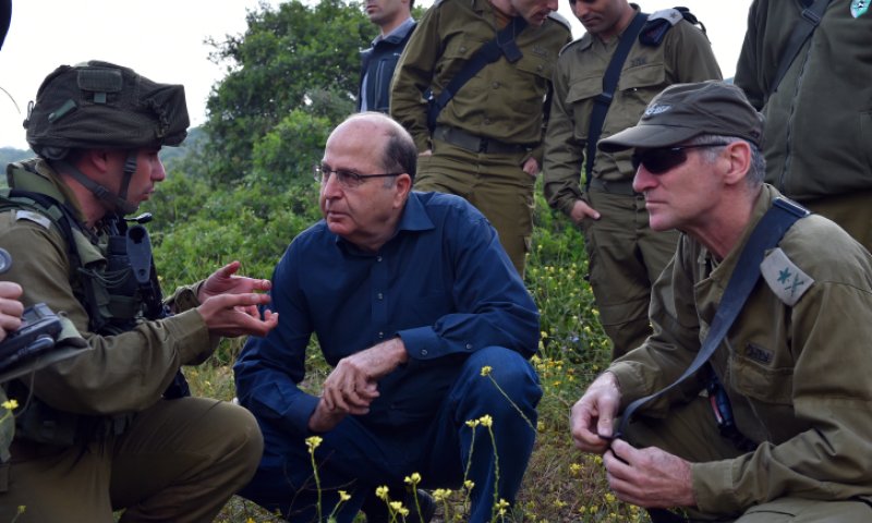 יעלון יחד עם האלוף גולן, סגן הרמטכ"ל. צילום: פלאש90