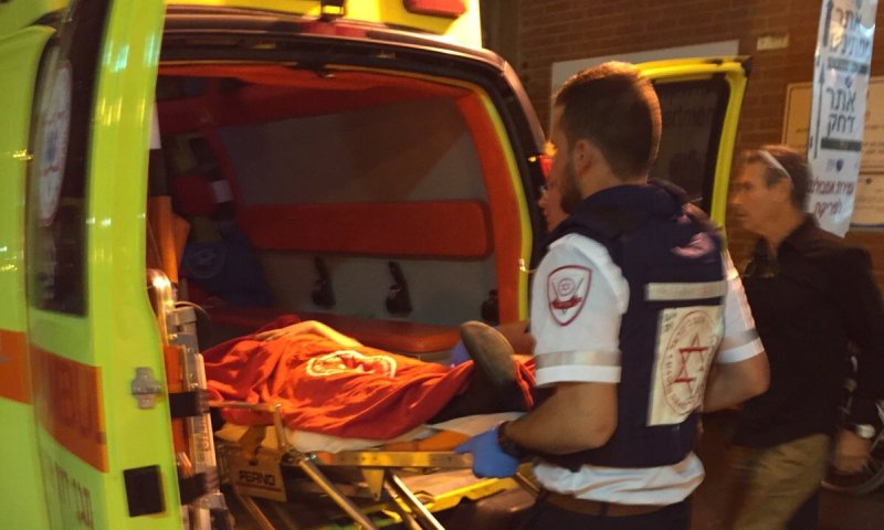 Toddler falls from the fifth floor in Petach Tikvah and was seriously injured.