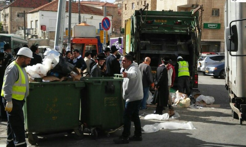 מחטטים בזבל אחרי הטבעת. צילום: ארכיון