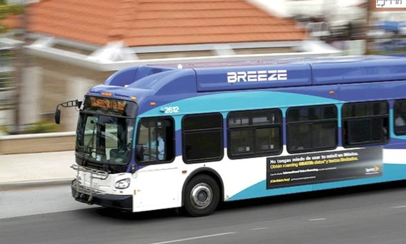 אוטובוס שפועל על גז טבעי / צילום: רויטרס