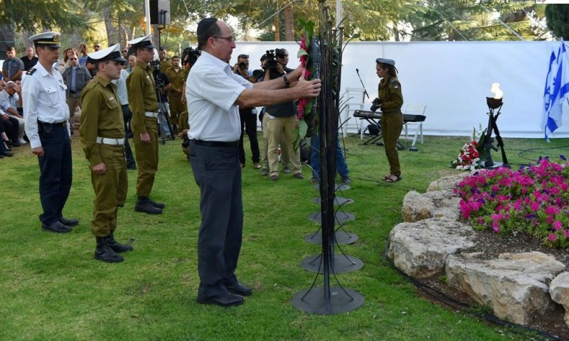 יעלון, הערב בטקס. צילומים: אריאל חרמוני/משרד הביטחון